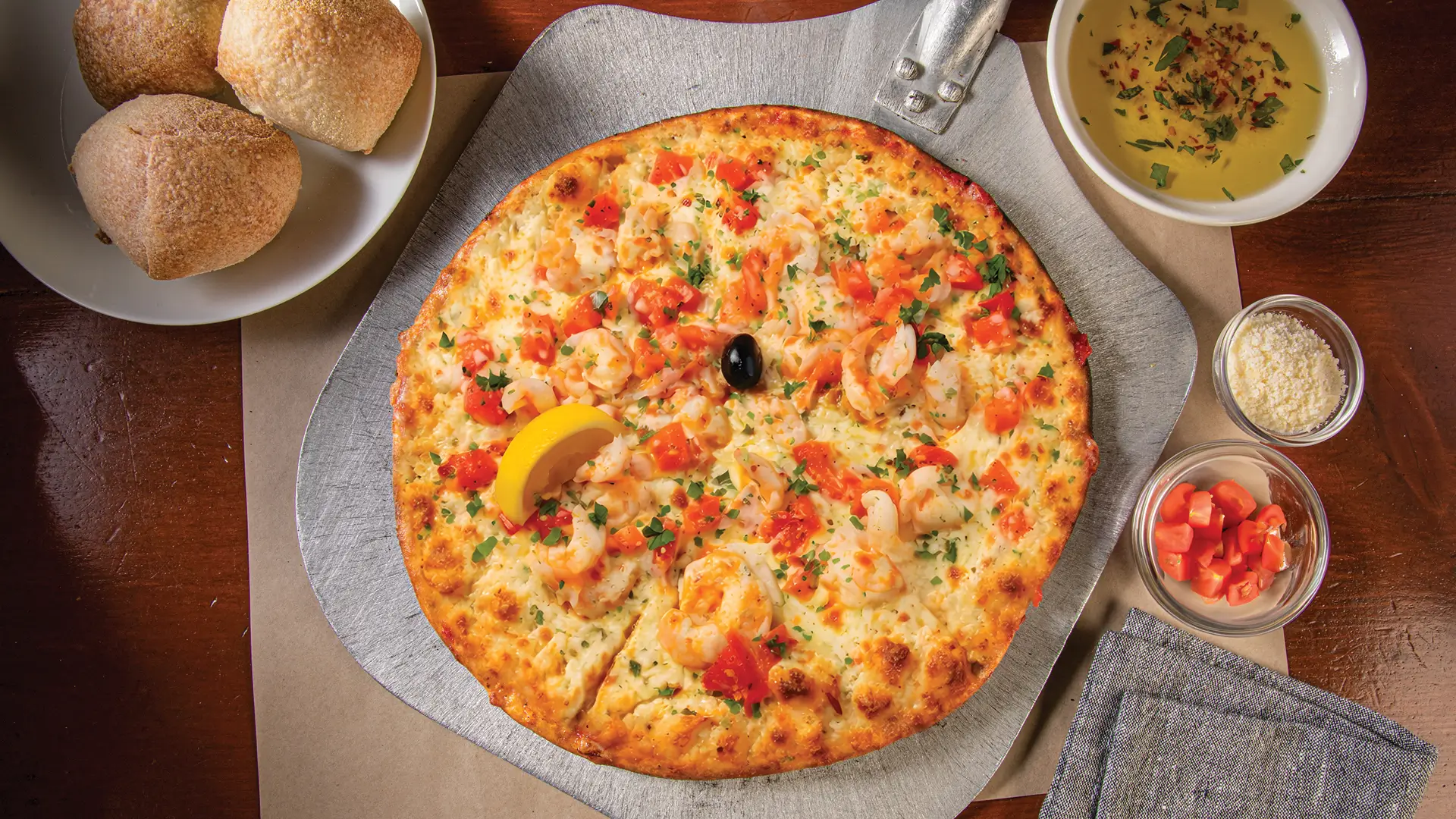 Shrimp Venezia pizza from above